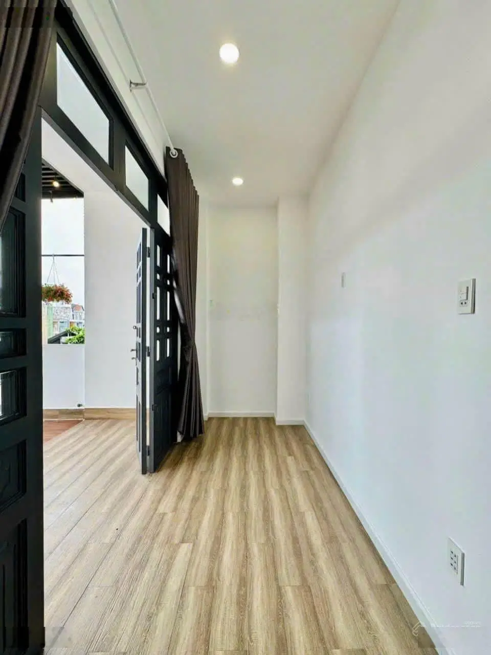 Bán nhà 80m2 Sư Vạn Hạnh, Q10 - Gần Vạn Hạnh Mall. Giá 4 tỷ 850. Xây 1 trệt 2 lầu. Hẻm 6m, sổ riêng