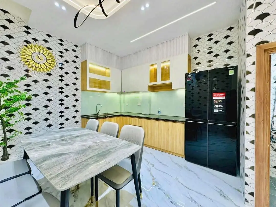 Kẹt tiền, bán gấp, nhà mặt tiền Linh Trung 86m2 Gần chợ Thủ Đức, Pháp lí chuẩn, Hẻm 2 xe hơi