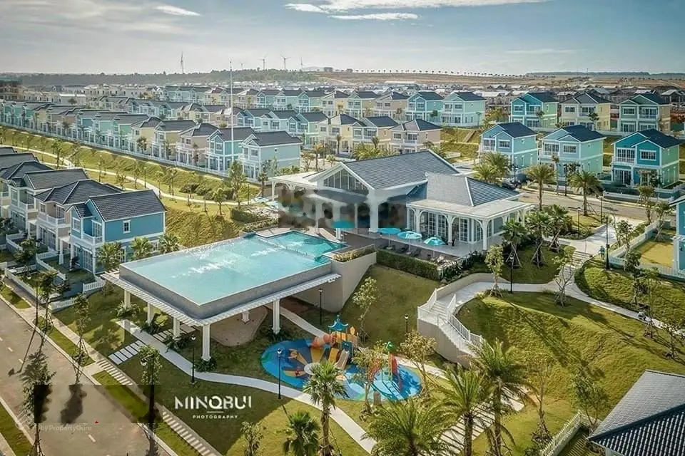 Biệt thự Full Nội thất 4PN, đối diện hồ bơi Novaworld PT Giá: 6 tỷ (Bao thuế phí) LH: 0966765282