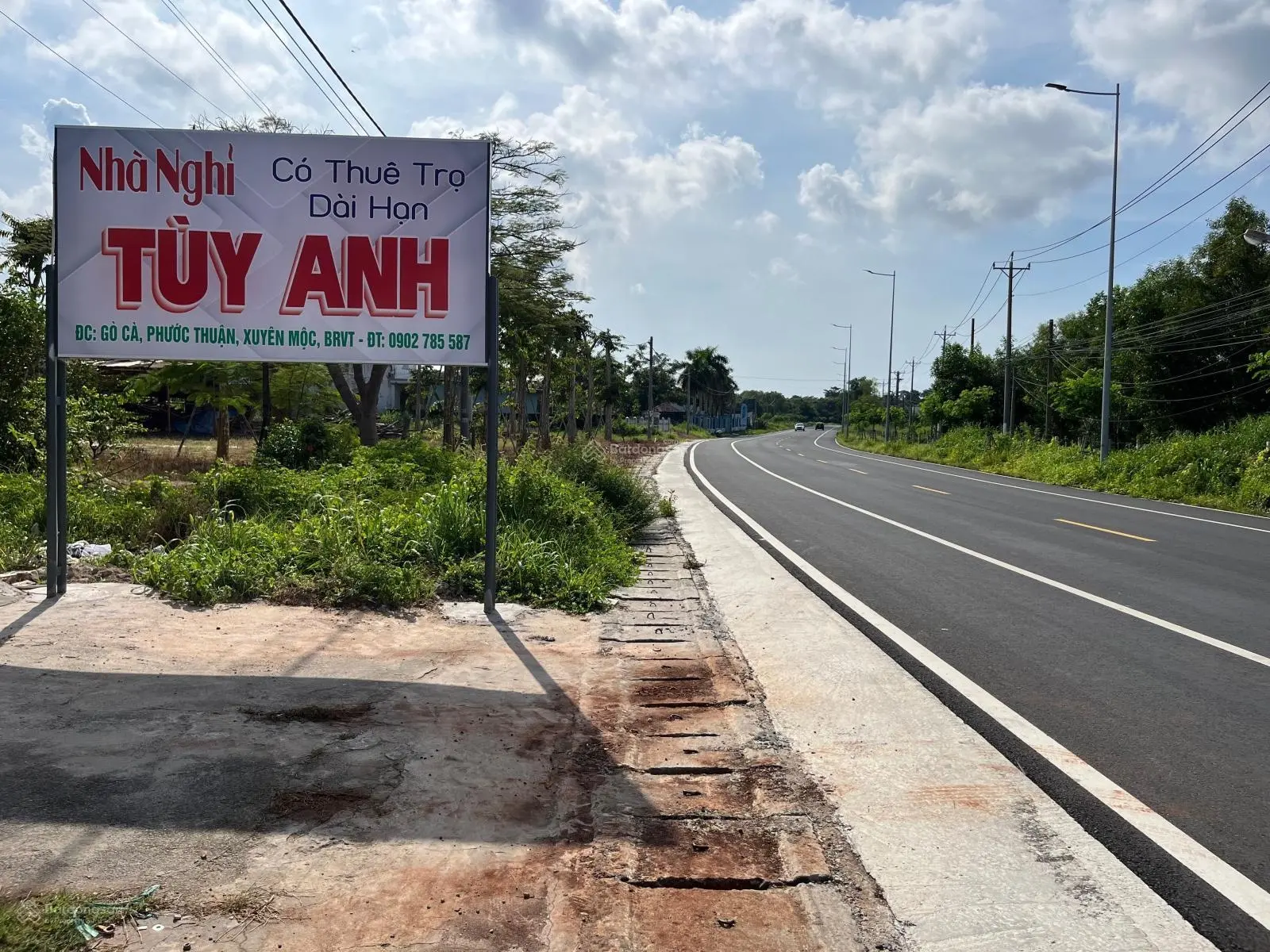 Bán lỗ căn nhà nghỉ 2 mặt tiền đường Tỉnh Lộ 328. DT 540m2, cách biển Hồ Tràm 3km