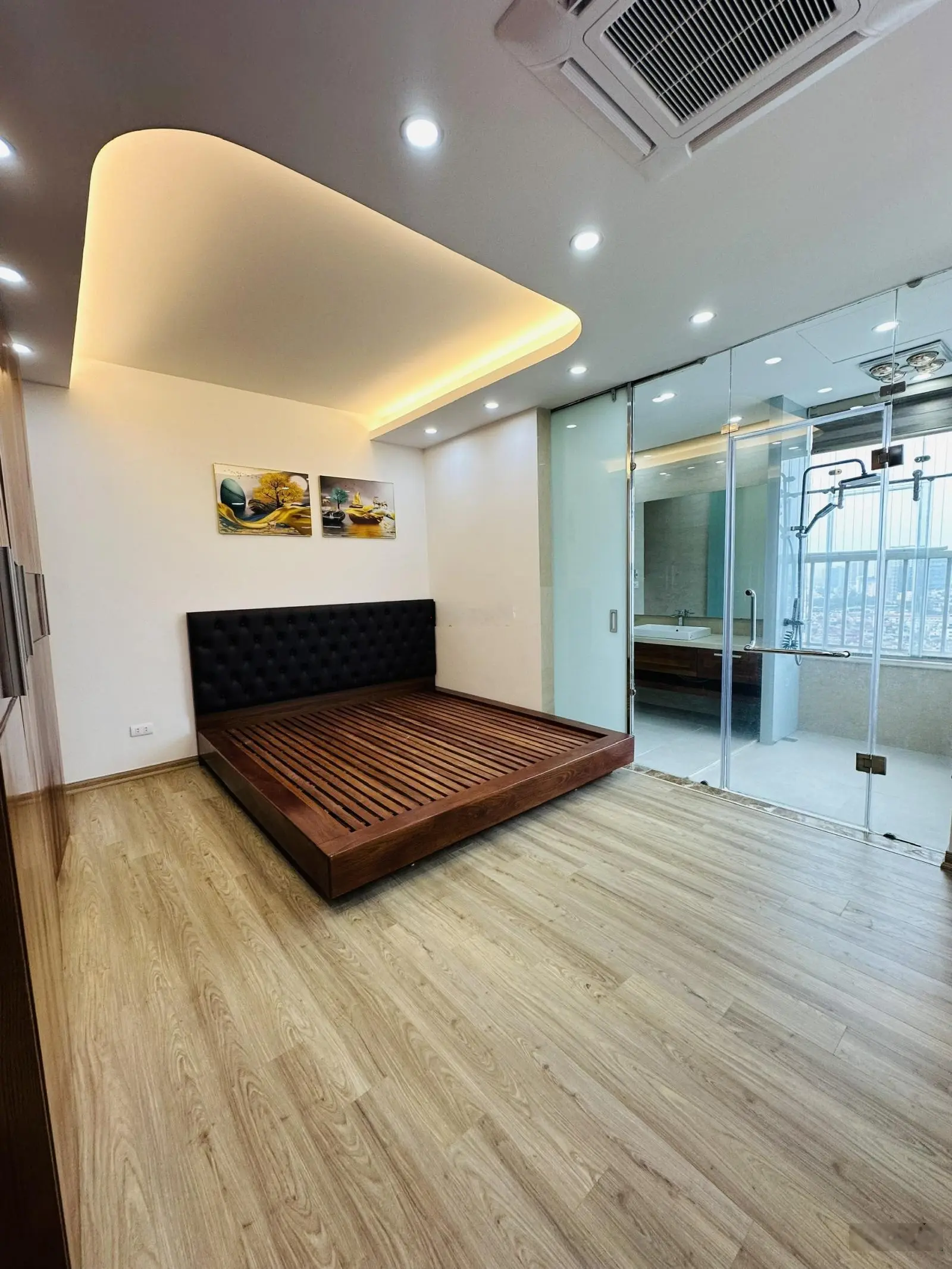 Bán gấp căn hộ chung cư tại Goldsilk Complex, 4,6 tỷ vnd, 78 m2, thiết kế 3n full nội thất, sẵn sổ
