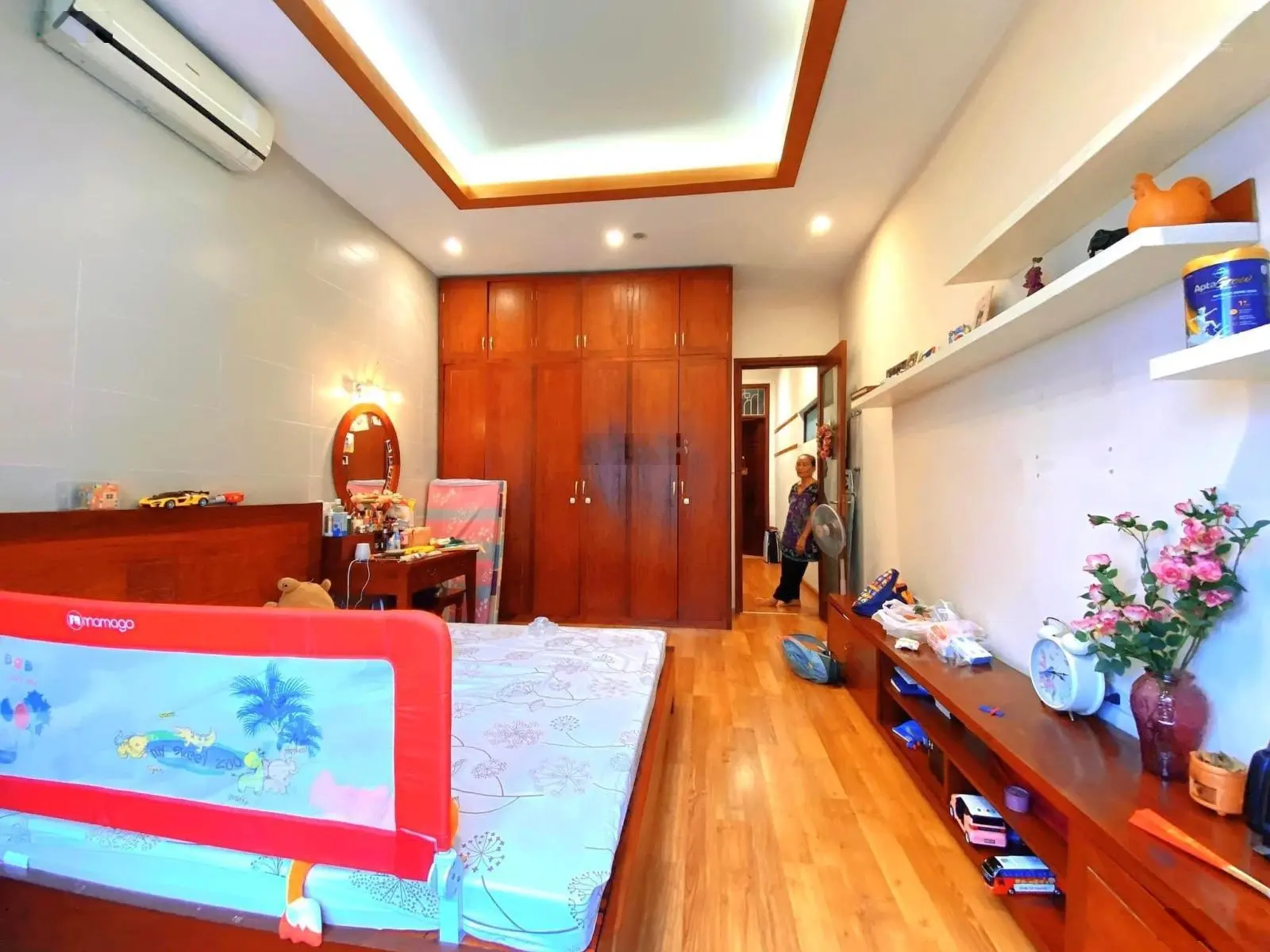 Hiếm! Nhà phân lô Huỳnh Thúc Kháng, ô tô chạy quanh nhà,ngõ thông, gần phố, kinh doanh đỉnh 40m2*4T