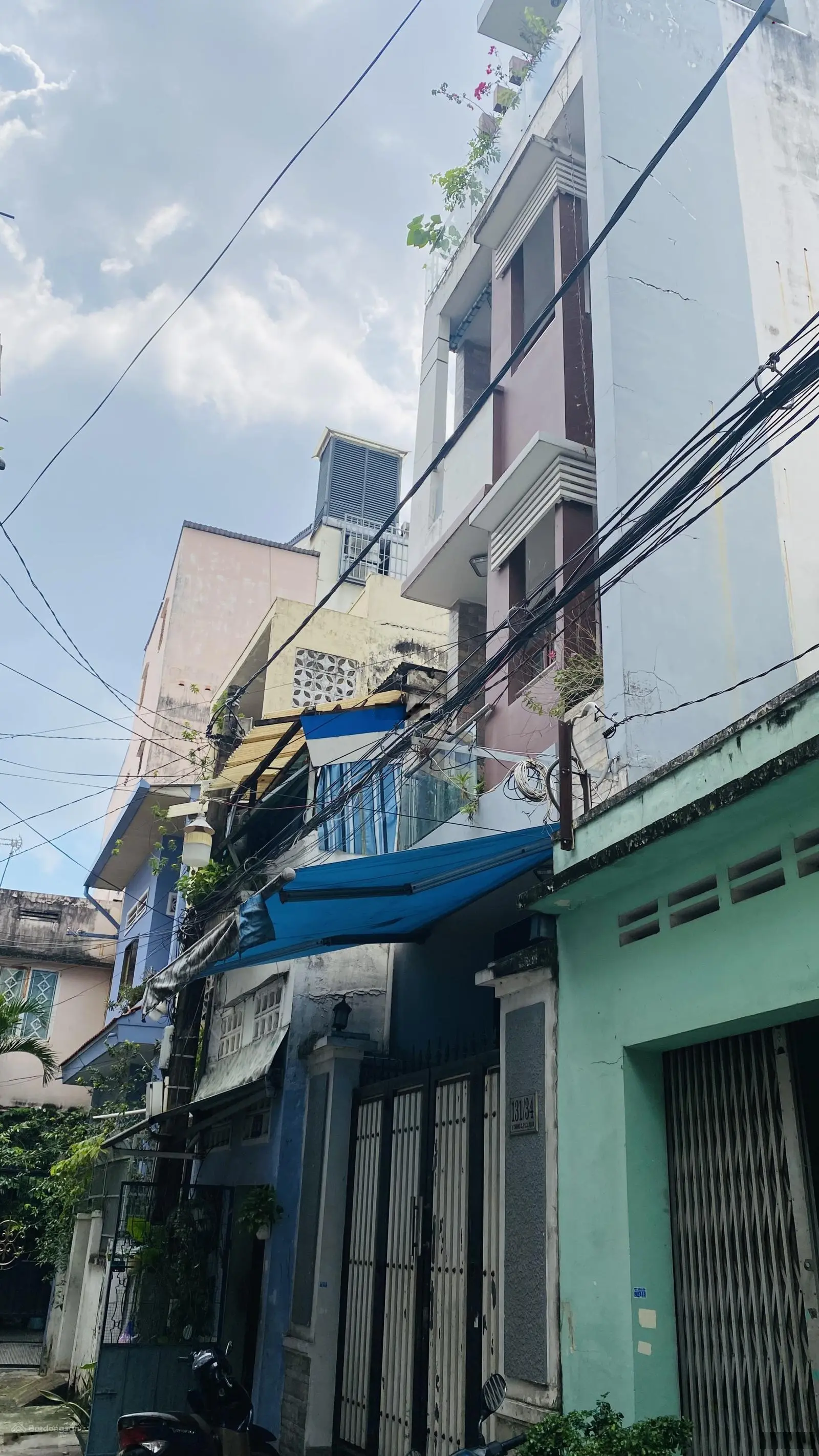 Bán nhà gần Học Viện hành chính quốc gia lo cho con đi học chỉ 13 tỷ 60,7m2 có 3 lầu. LH 0908 137 ***