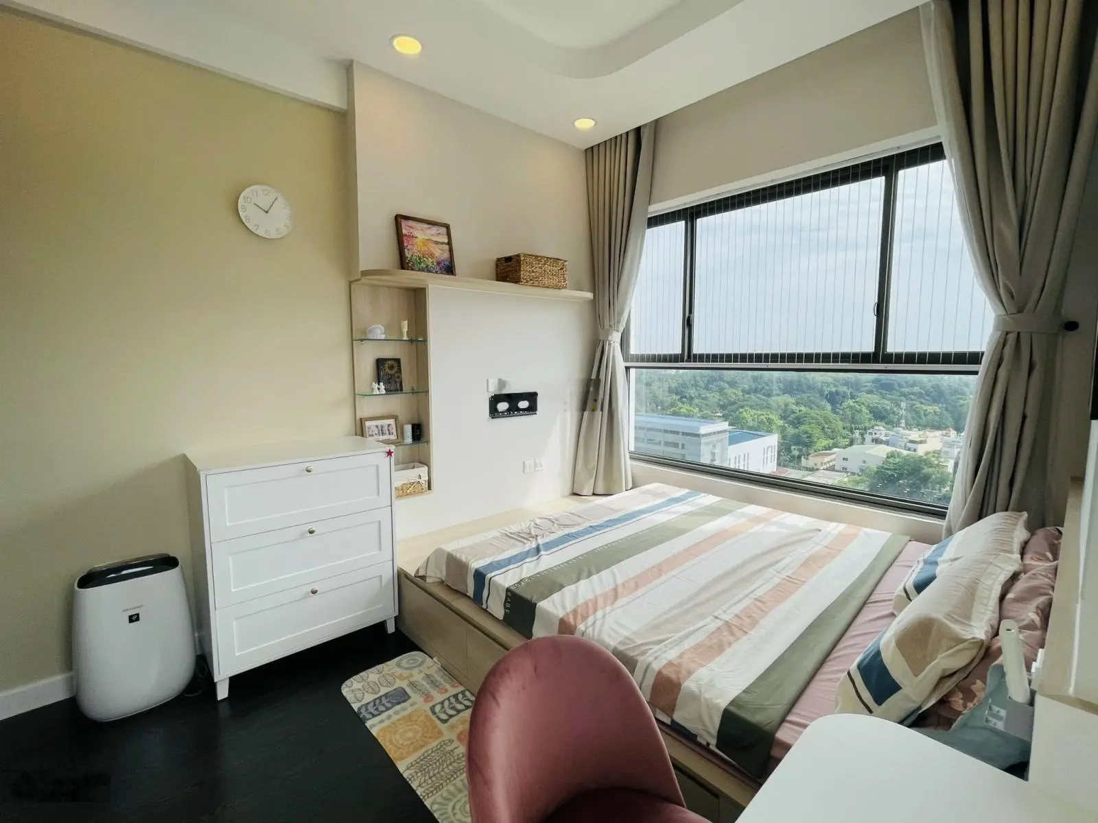 Bán gấp căn hộ 3PN, 92m2 view đông nam, đầy đủ nội thất- tòa Botanica Premier, Novaland, Tân Bình
