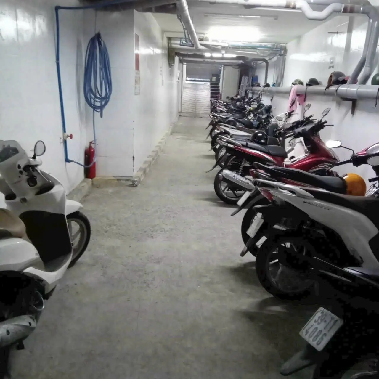 SIÊU PHẨM: CHDV Lý Chính Thắng, P8, Q3. DT 4.1m x 30m. KC: hầm 5 tầng 24PN TN: 150tr/th .Giá 27 tỷ