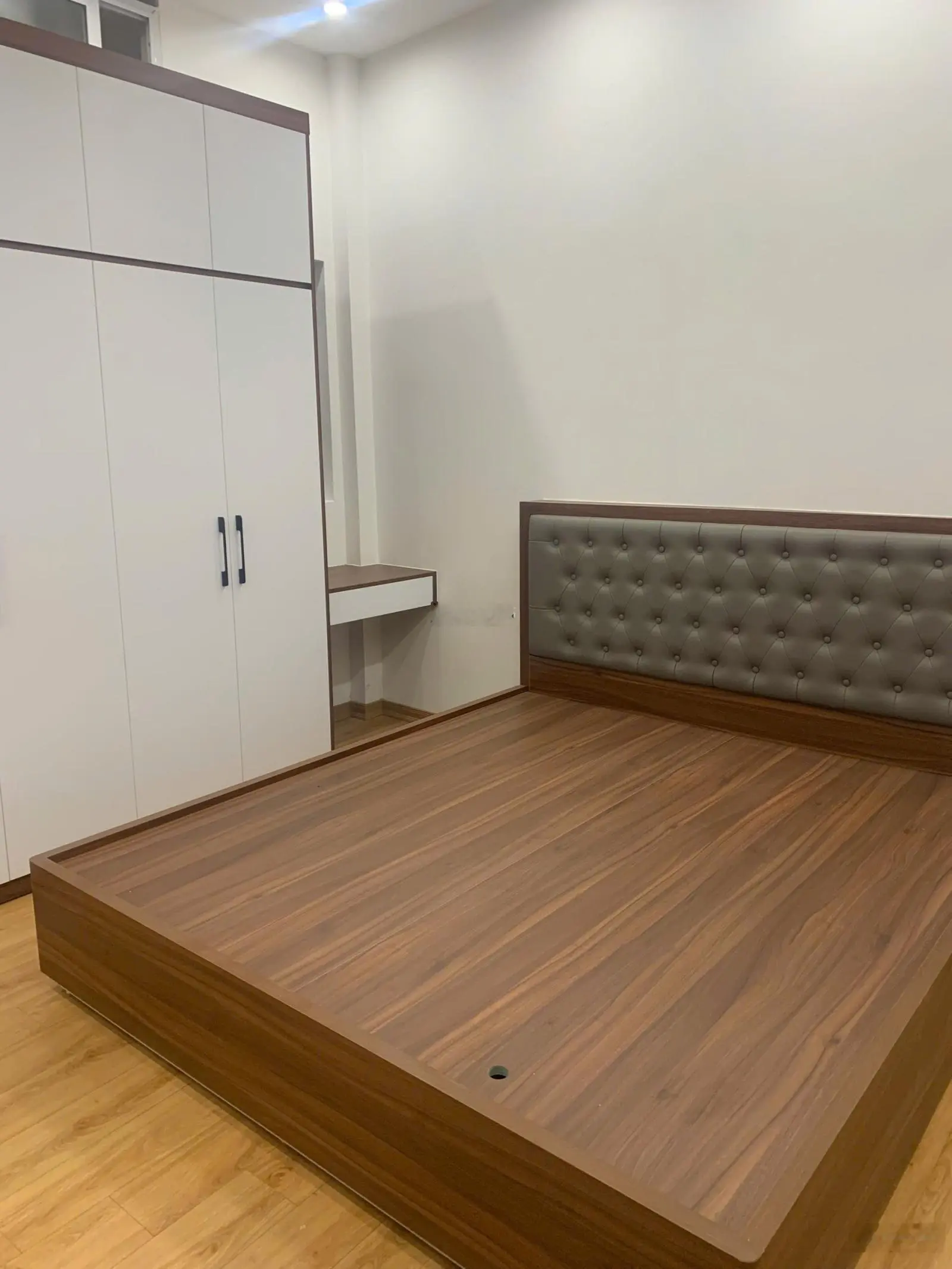 Bán nhà ngõ 61 Giang Văn Minh, thông Đội Cấn 36m2x5T, MT4.5m, nhà mới full NT, gần phố, bãi ôtô
