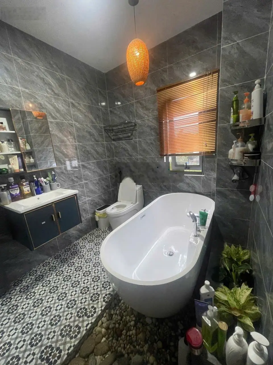 Bán nhà 1 trệt 1 lầu DT 85,6m2 gần chợ Ga Vĩnh Thạnh, nhà đẹp, đường betong 4.5m, giá 2ty580