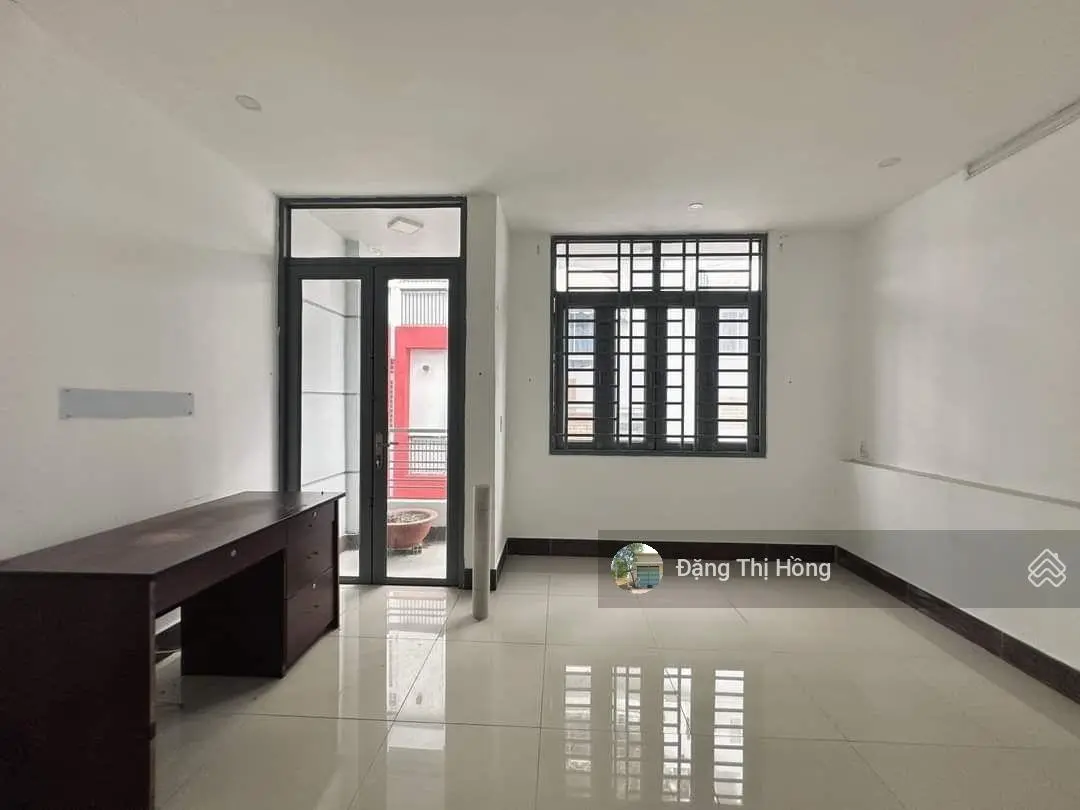 Nhà cần bán gấp đường Tân Túc 80m2 ngay UBND Bình Chánh, 1T2L, cách Quốc Lộ 1A 500m, sổ sẵn
