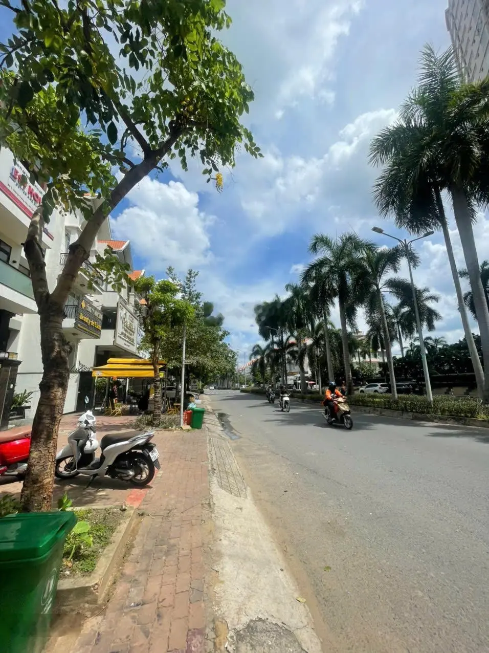 Bán căn góc 2 MT Đ.Hoàng Trọng Mậu HimLam q7 DT: 120M2 Có HĐT, Có TM Gb: 46 TỶ lH: 0931353298