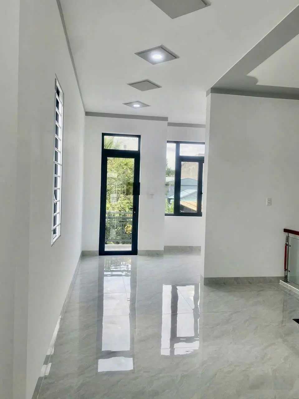 Cần bán nhà mới 100% phường Tương Bình Hiệp. Gần trường nguyễn hiền. Gần ngã ba sở gà