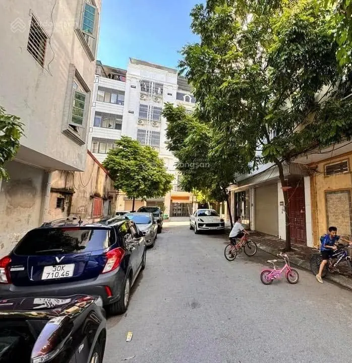 NHÀ KINH DOANH phân lô có vỉa hà, ô tô để thoải mái, nhà 3 tầng sổ đỏ chính chủ
