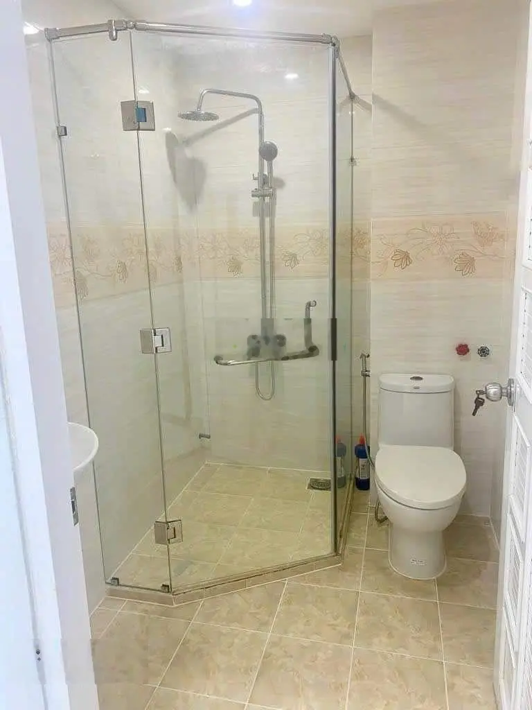 Nhà ngợp cần bán giá 2,45 tỷ VND tại Đường Bà Hom, Quận 6, đuờng vào 5m, SHR, công chứng trong ngay