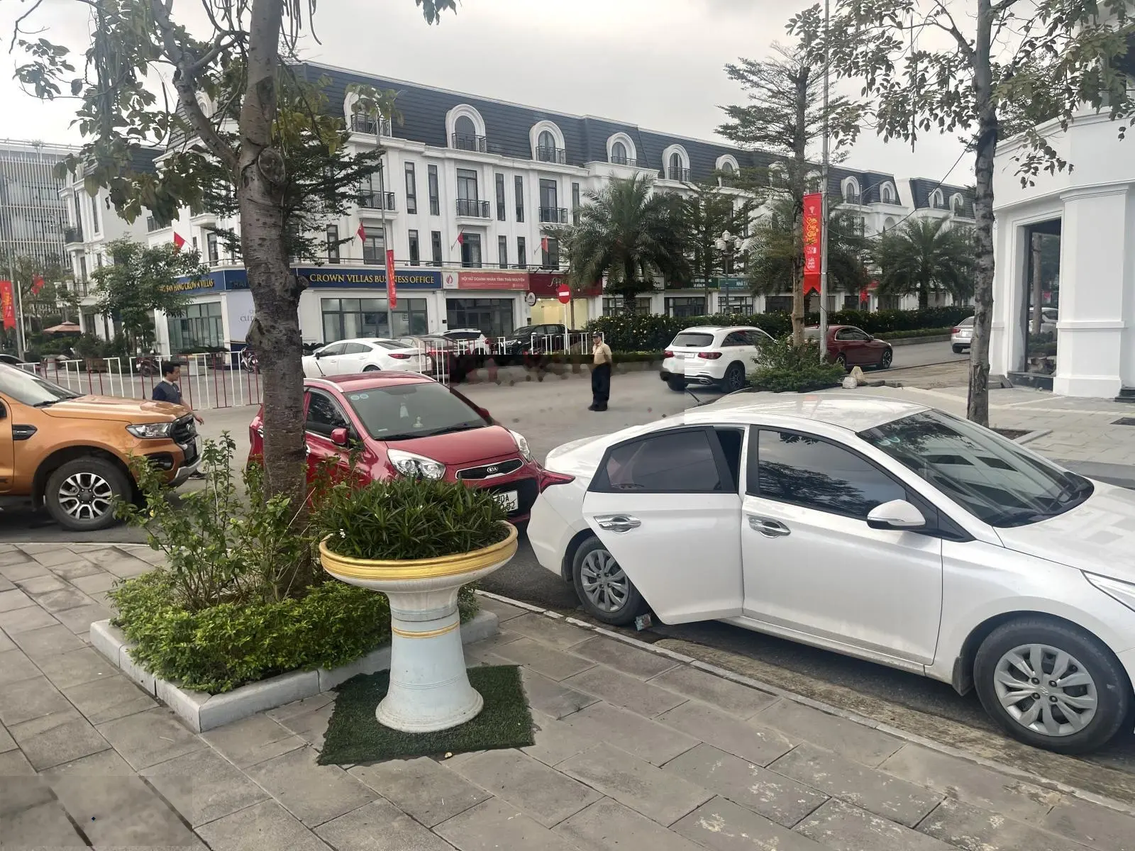 Cắt lỗ sâu căn shophouse 108m2 ngay cổng chính vào tại dự án Crown Villas Thái Nguyên giá nhỉnh 5ty