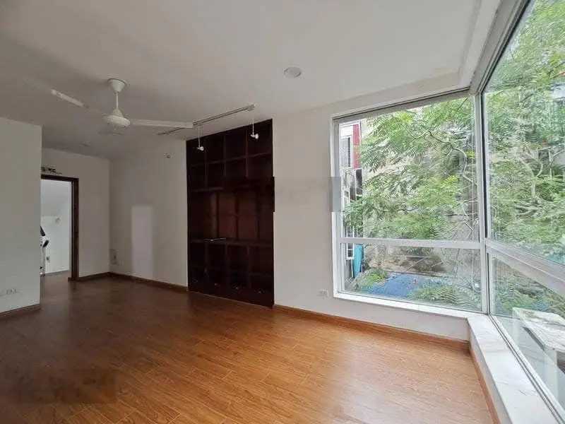 Vip Ba Đình - Khu nhiều toà VP Đại Sứ Quán -thiết kế hiện đại - ôtô dừng đỗ vào nhà - 2 sân thoáng