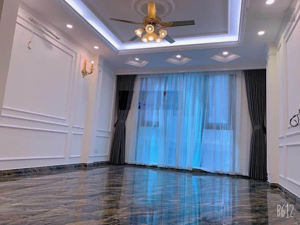 Bán nhà Cầu Giấy 50m2 x 8 tầng thang máy - Ôtô vào nhà - Nhà mới - Kinh doanh - 2 thoáng