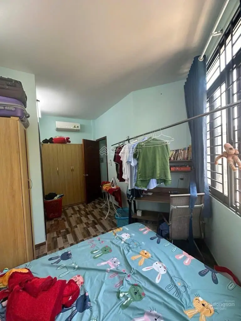 Nhà 5 tầng trên 49 m2 đất gần ngã tư Hàng Xanh