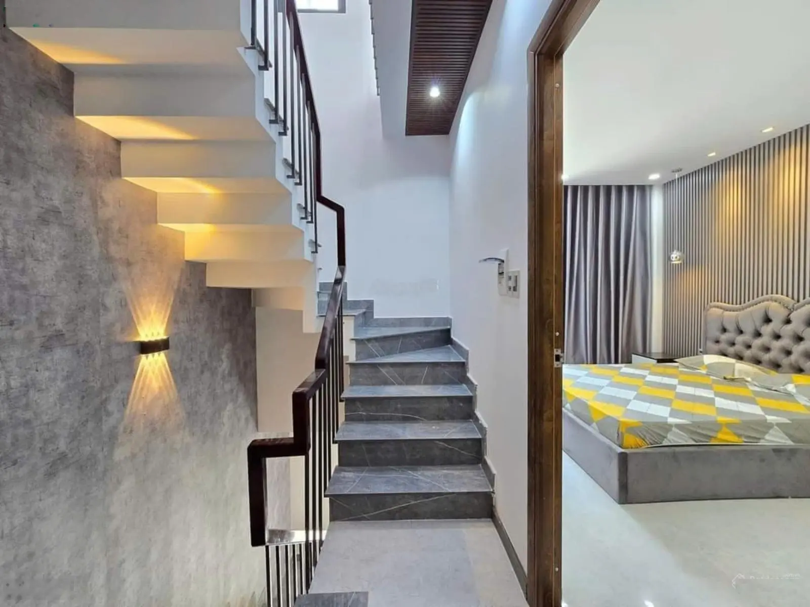 Bán gấp nhà Phạm Thế Hiển, P. 4, Q. 8 diện tích lớn 85m2. Đang cho thuê 28 triệu. Sổ hồng riêng