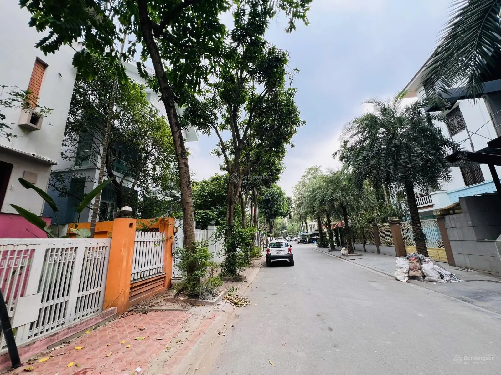 Chính chủ bán biệt thự Linh Đàm lô góc 614m2 - mặt tiền 50m, đường 30m vỉa hè kinh doanh giá 185tỷ