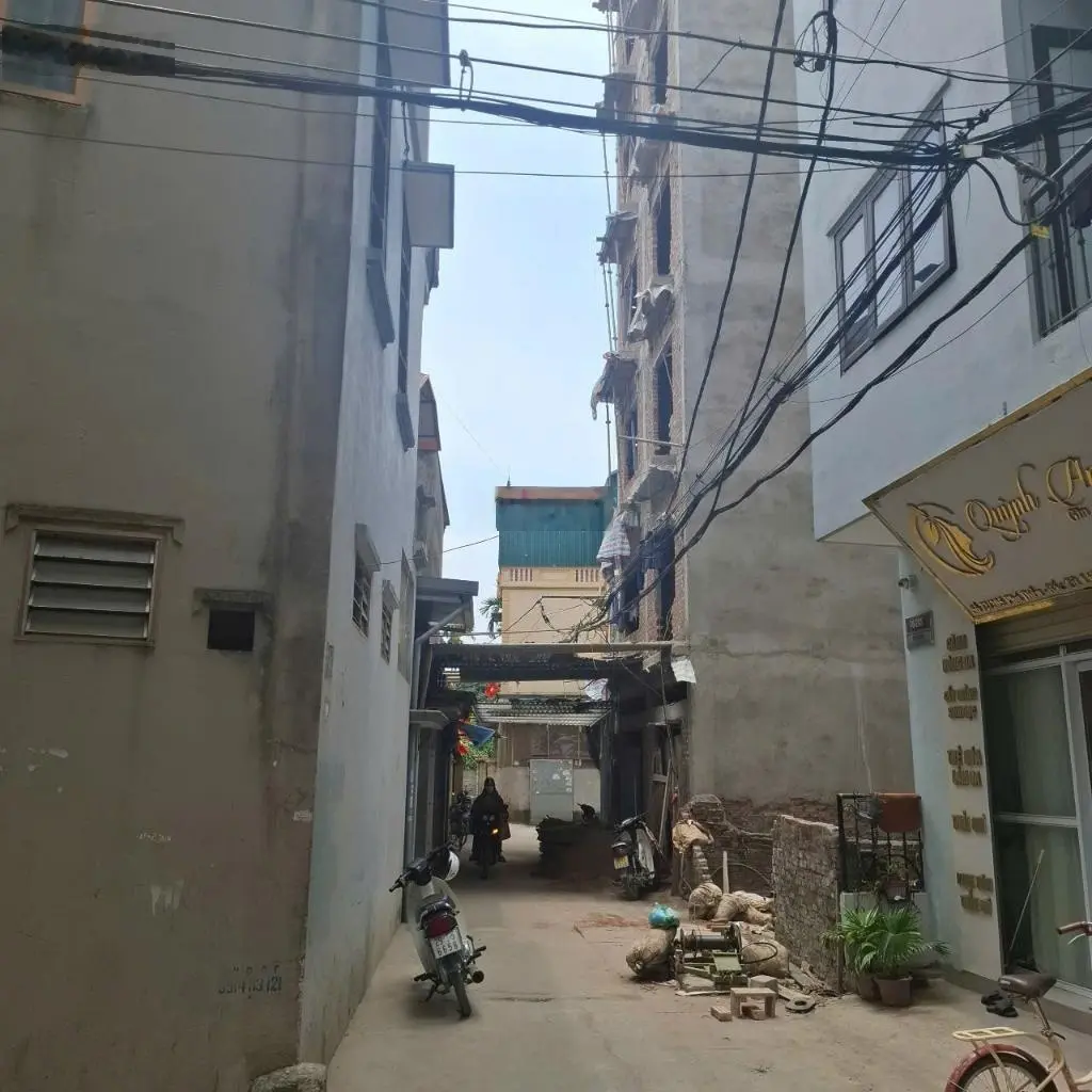 Bán nhà nguyễn văn huyên đường rộng thoáng sáng .55 m2 giá 10 tỷ.