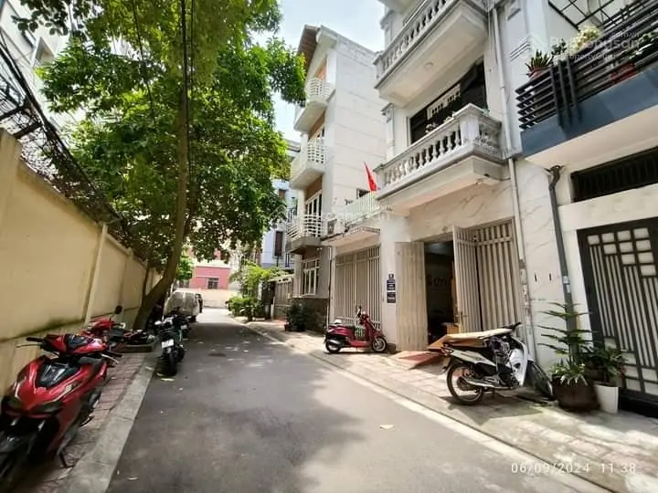 Siêu rẻ! Nhà riêng Huỳnh Thúc Kháng, Đống Đa, phân lô, ô tô, vỉa hè, ngõ thông, 5T*68m2