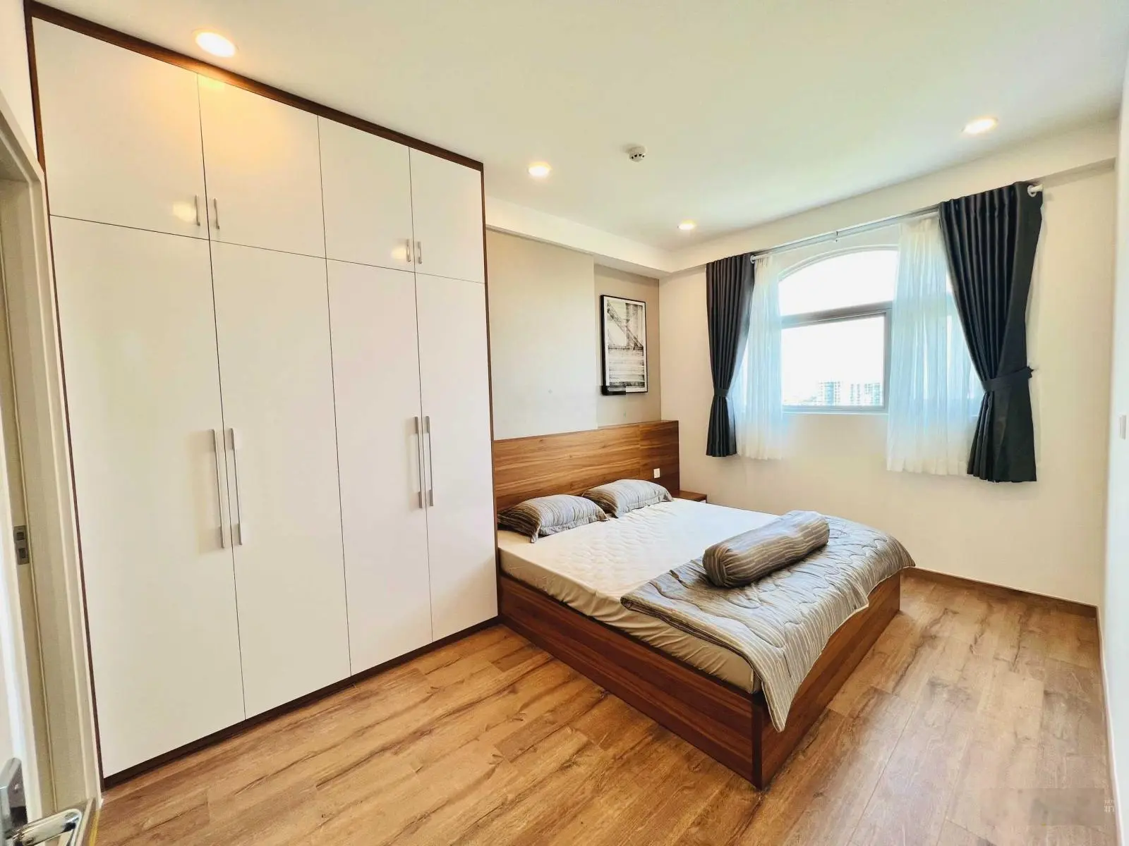 Chính chủ cần bán căn hộ 3 phòng ngủ full nội thất như hình giá chỉ 6.2 tỷ full