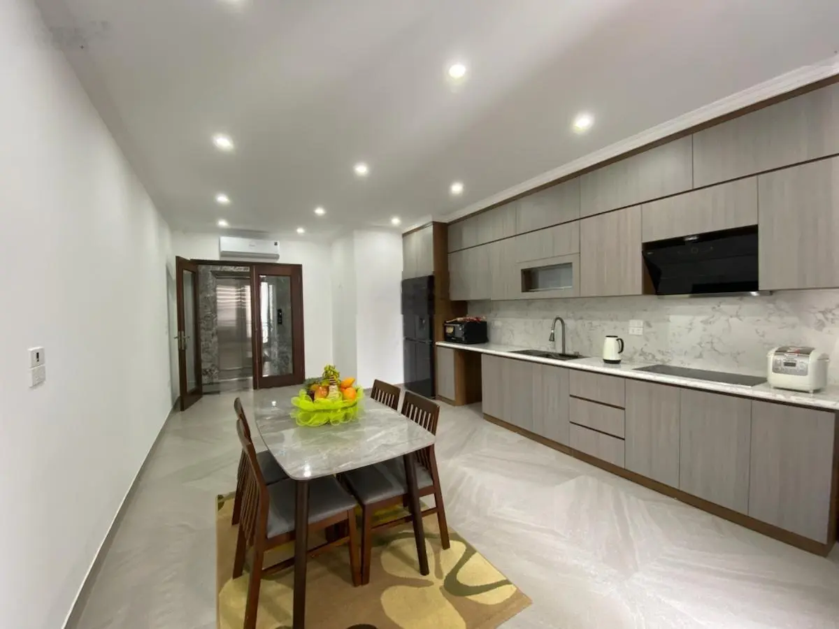 Bán Gấp nhà phân lô Đường 800A cầu giấy víp 50m2 x 8 tầng mặt tiền 4,5m ô tô vào nhà