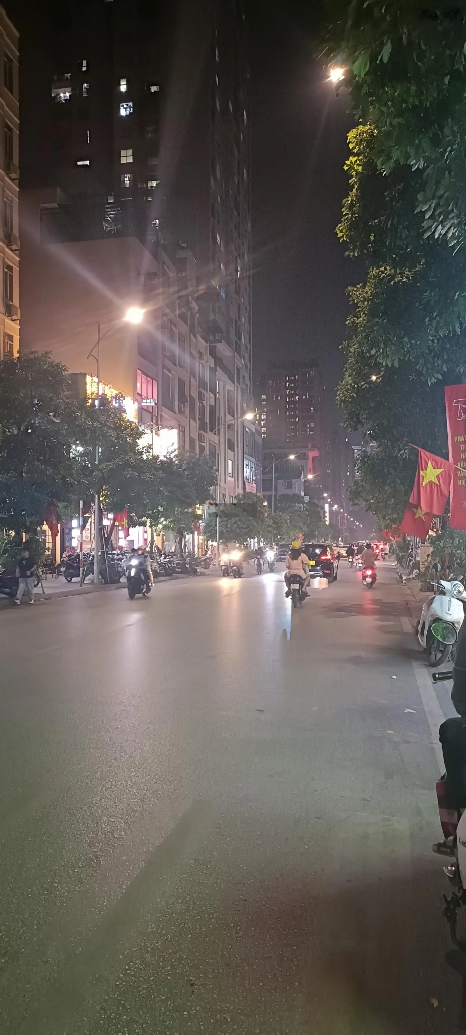CCMN Vũ Trọng Phụng Thanh Xuân. Dt 86m x 8 tầng 1 tum.14 ph khép kín. Giá 14 tỷ. Dt 90tr/T. PCCC