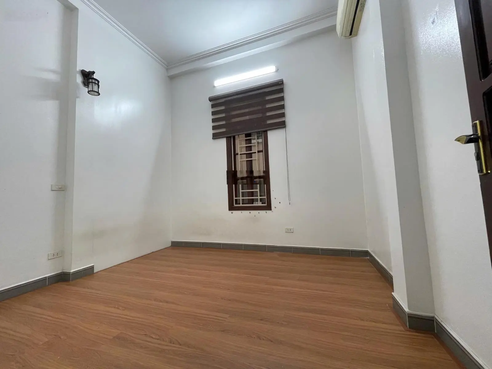 Bán nhà ngõ 17 Dịch Vọng nhà đẹp ngõ nông 3 gác đỗ cửa, 1 nhà ra phố 46m2 4 tầng giá 8.7 tỷ