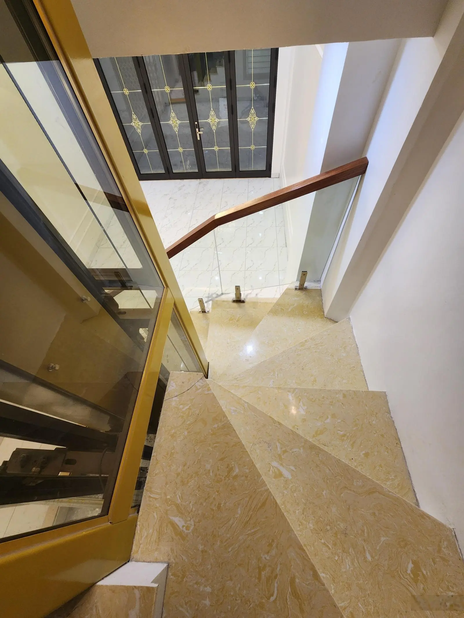 Đống Đa, Trung Liệt 40/50m2, 5 tầng, 4m mặt tiền, phân lô, thang máy, ô tô -Lh Giang 0979388189