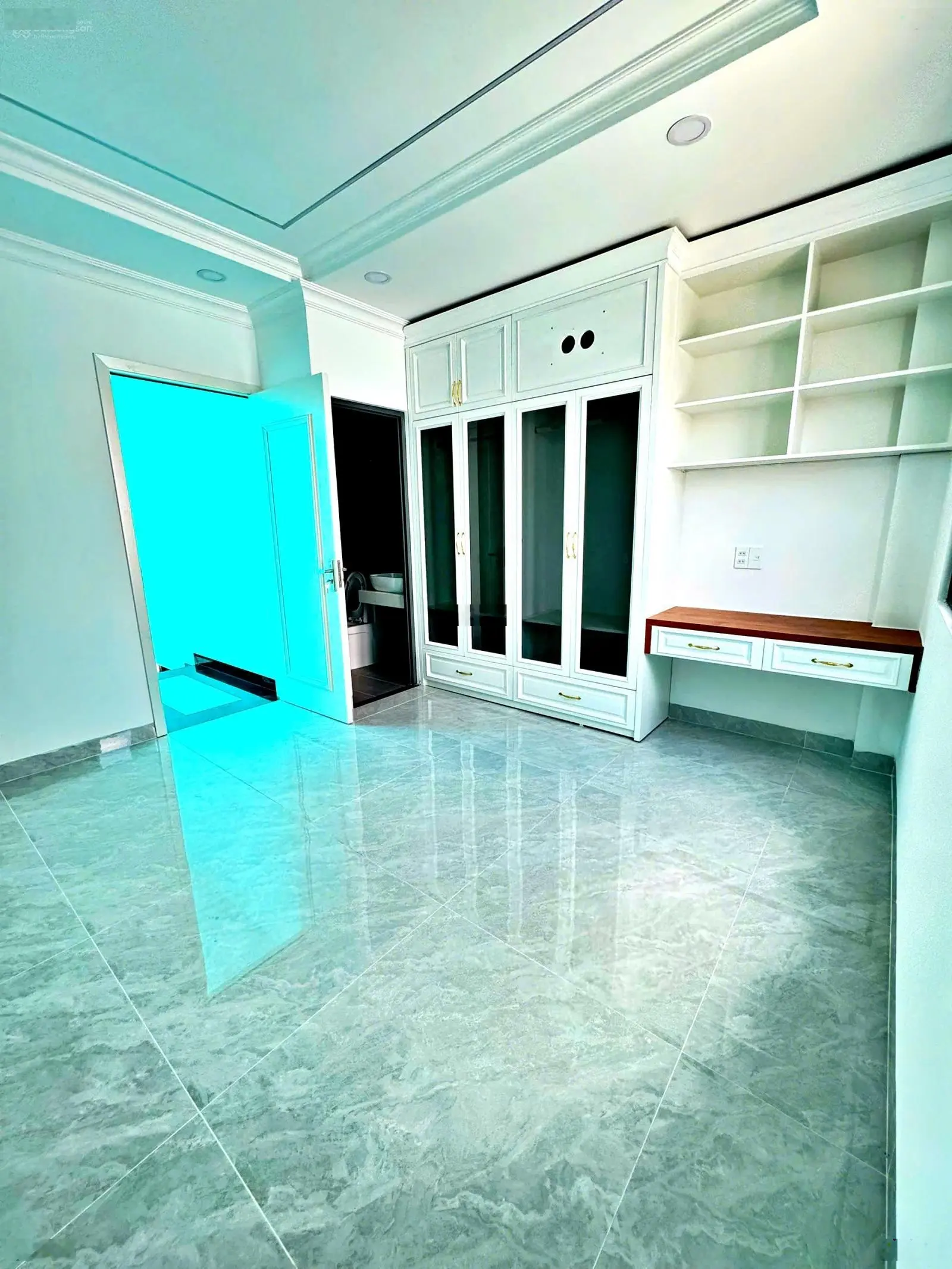 Bán Nhà 4 Tầng, DT61m2 Xây Mới, Đường Thông Đối Diện Vạn Phúc City