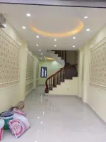 Nhà Huỳnh Cung phân lô DT 40m2 XD 5 tầng, giá 5.9tỷ. Liền kề 5 căn DT 41m2, 3,5 tầng giá 3.3tỷ
