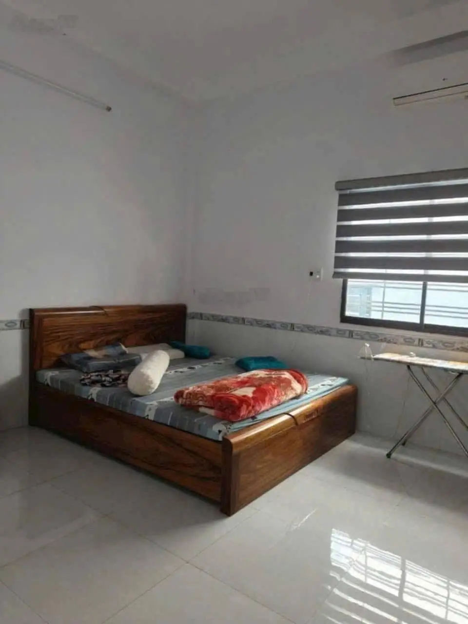 Nhà 3 tầng Mặt Tiền đường Hòa Minh 10, sát biển Nguyễn Tất Thành, gần chợ Trần Đình Tri.