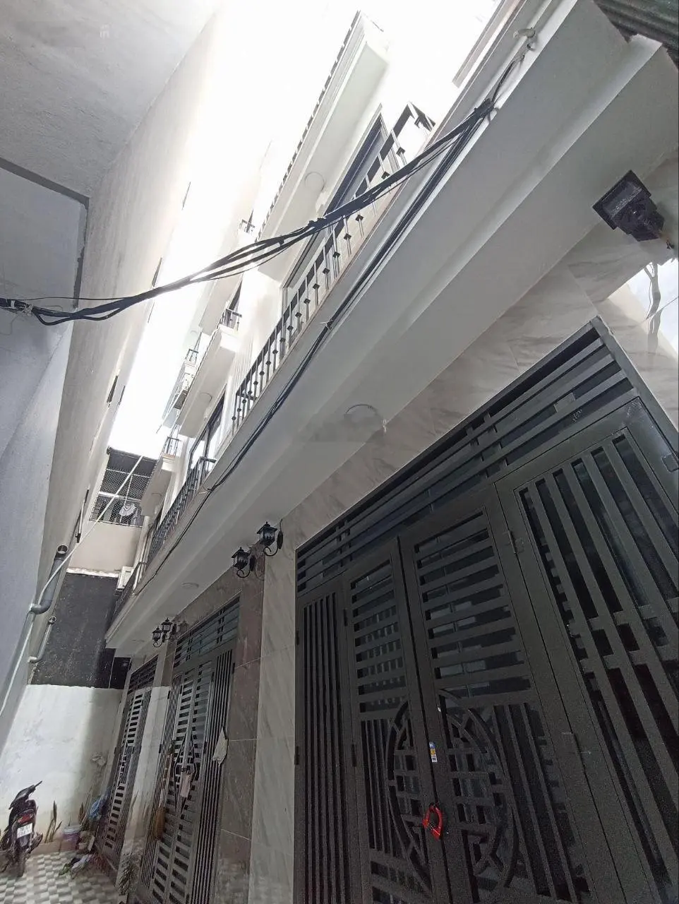 Bán nhà lô góc 30m, 2.2 tỷ tốt nhất, Ngay trung tâm chợ Phượng Phụng Châu.