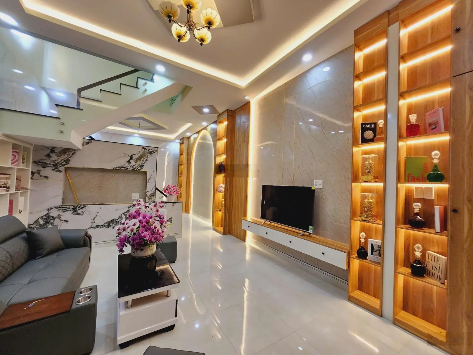 Chính chủ giảm 50% bán nhanh nhà cách chợ Hưng Long chỉ 10 phút đi xe