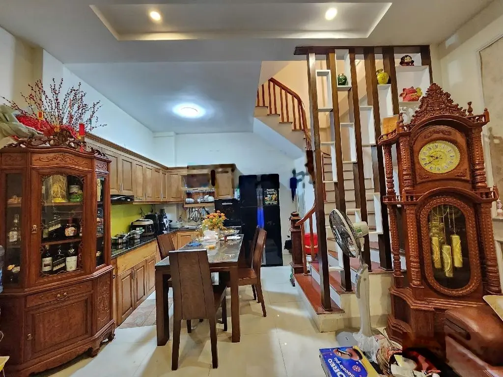 Bán nhà Hoà Bình 7, gần ô tô tránh, ngõ thông, 42m2, nhỉnh 6 tỷ
