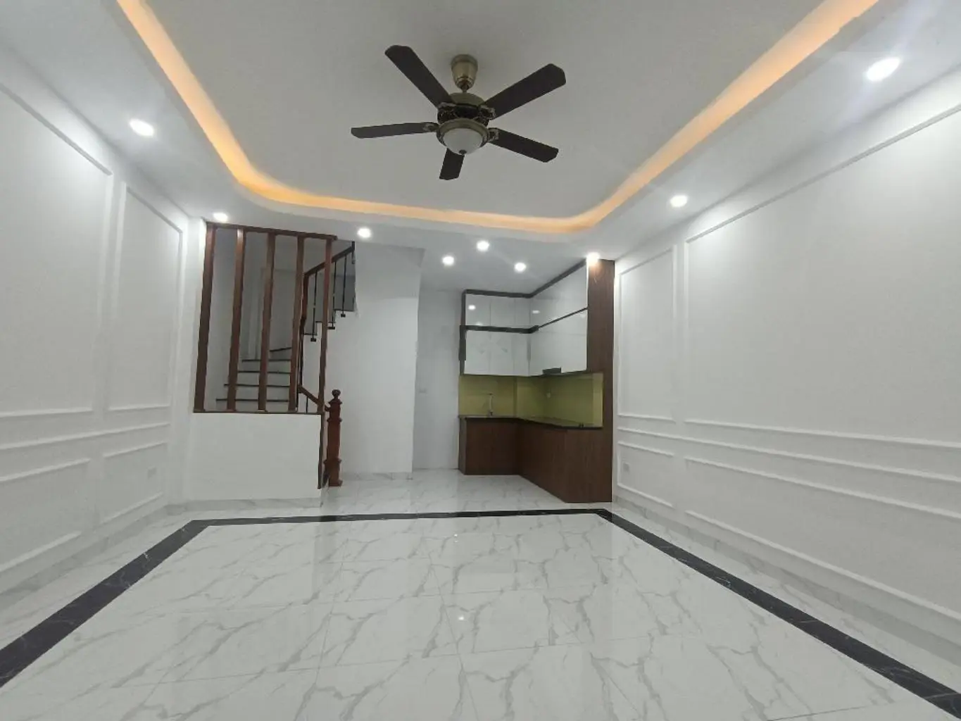 Bán nhà phố giáp bát - hoàng mai - gần phố vọng - hbt - sổ riêng 36m 5 tầng giá 6,5 tỷ có tl mạnh.