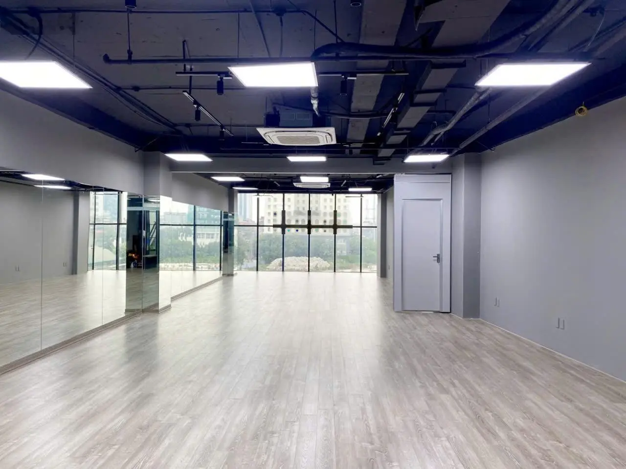 Cần bán gấp, giá đầu tư ngon, mặt phố vỉa hè 3 ô tô tránh, kinh doanh, Phú Thượng 104m2 nhỉnh 20 tỷ