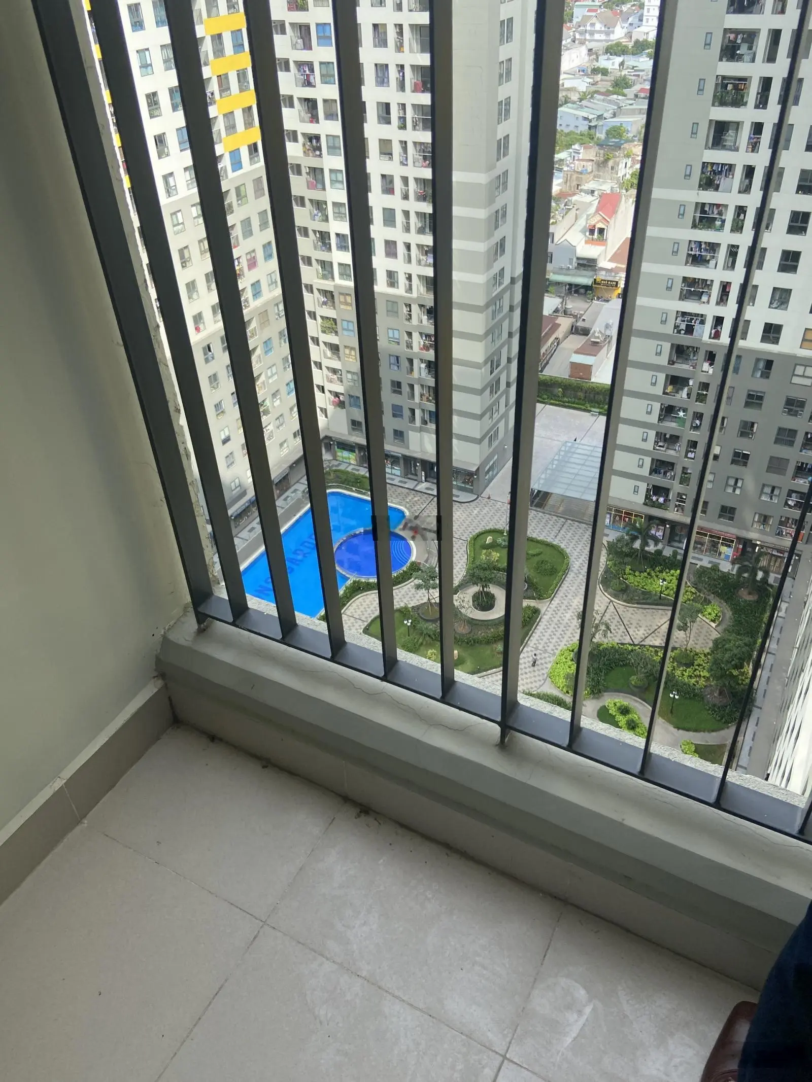 Chủ cần bán căn 2PN 1WC - Bcons Garden - giá 1 tỷ 360 bao trọn thuế phí. Sổ riêng công chứng ngay