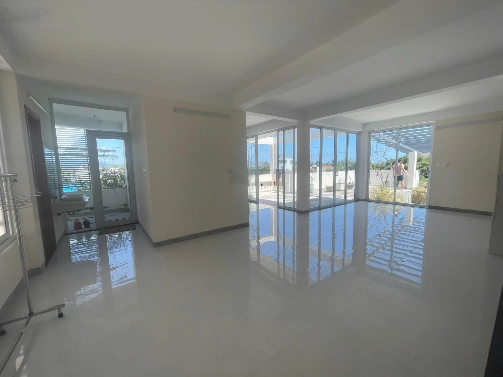 Chủ cần bán biệt thự mini ở Vĩnh Hiệp ở gần đường d30 đặc biệt có hồ bơi cách biển 7km tới bãi tắm