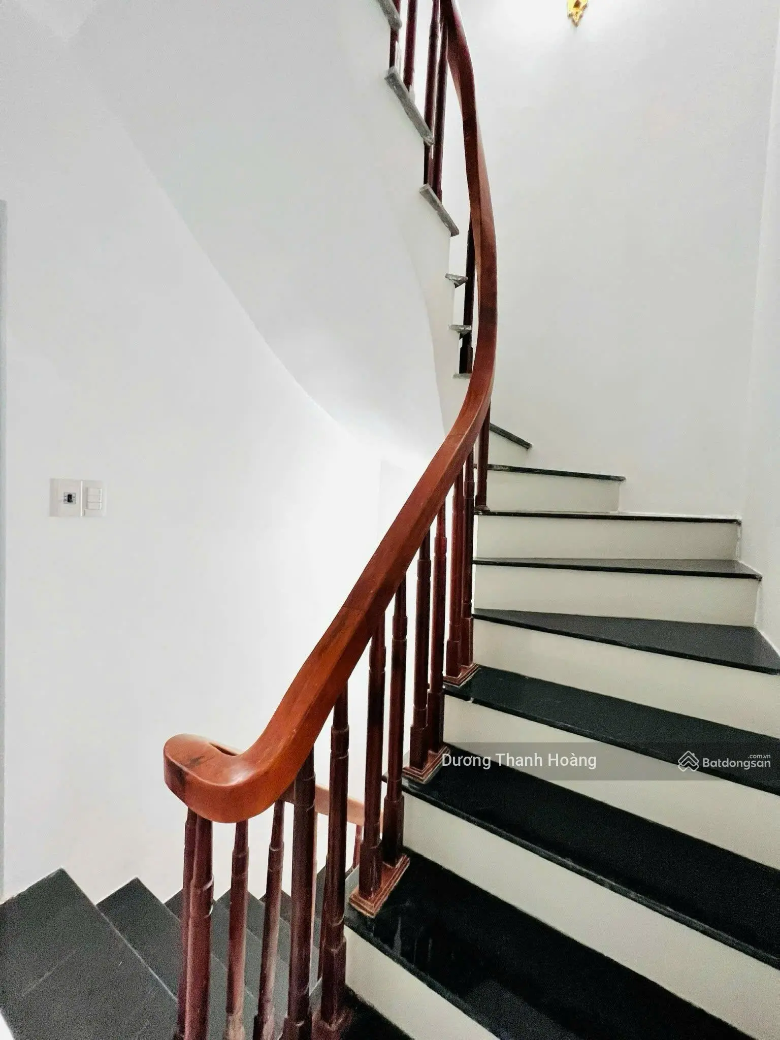 Cần bán nhà mới Thạch Bàn xây mới 30m2 x 5 tầng, giá chỉ hơn 4 tỷ chút