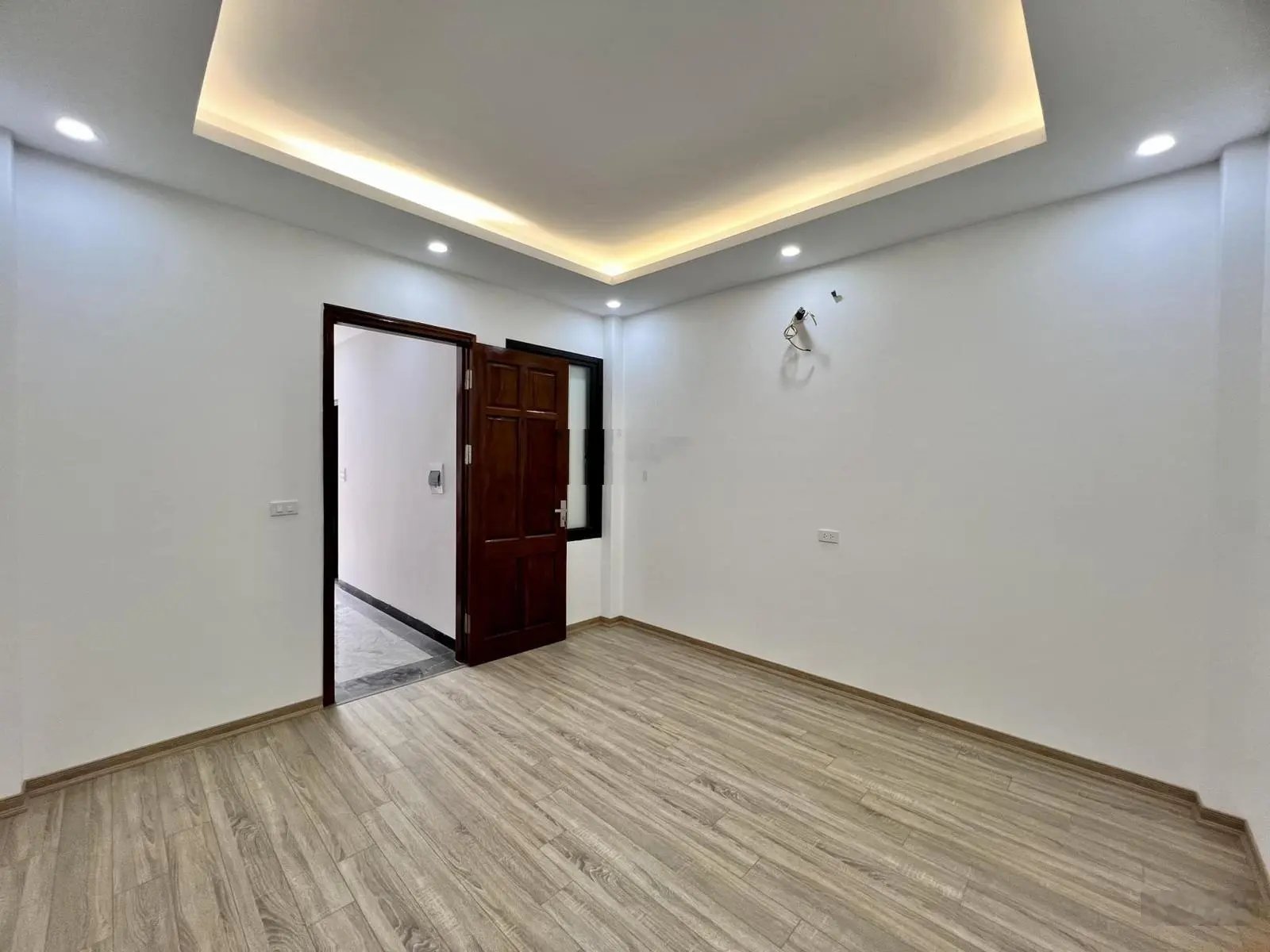 Bán nhà 5 tầng Ngô Quyền Hà Đông nhà mới, ô tô đỗ cổng, giá chỉ 7.99 tỷ
