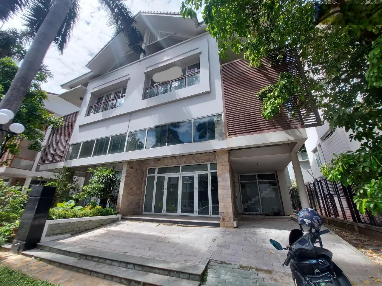 Ngộp bank, cần bán gấp căn BT Ngân Long 10x21m có 3 lầu + lửng, giá đầu tư 23 tỷ bán nhanh