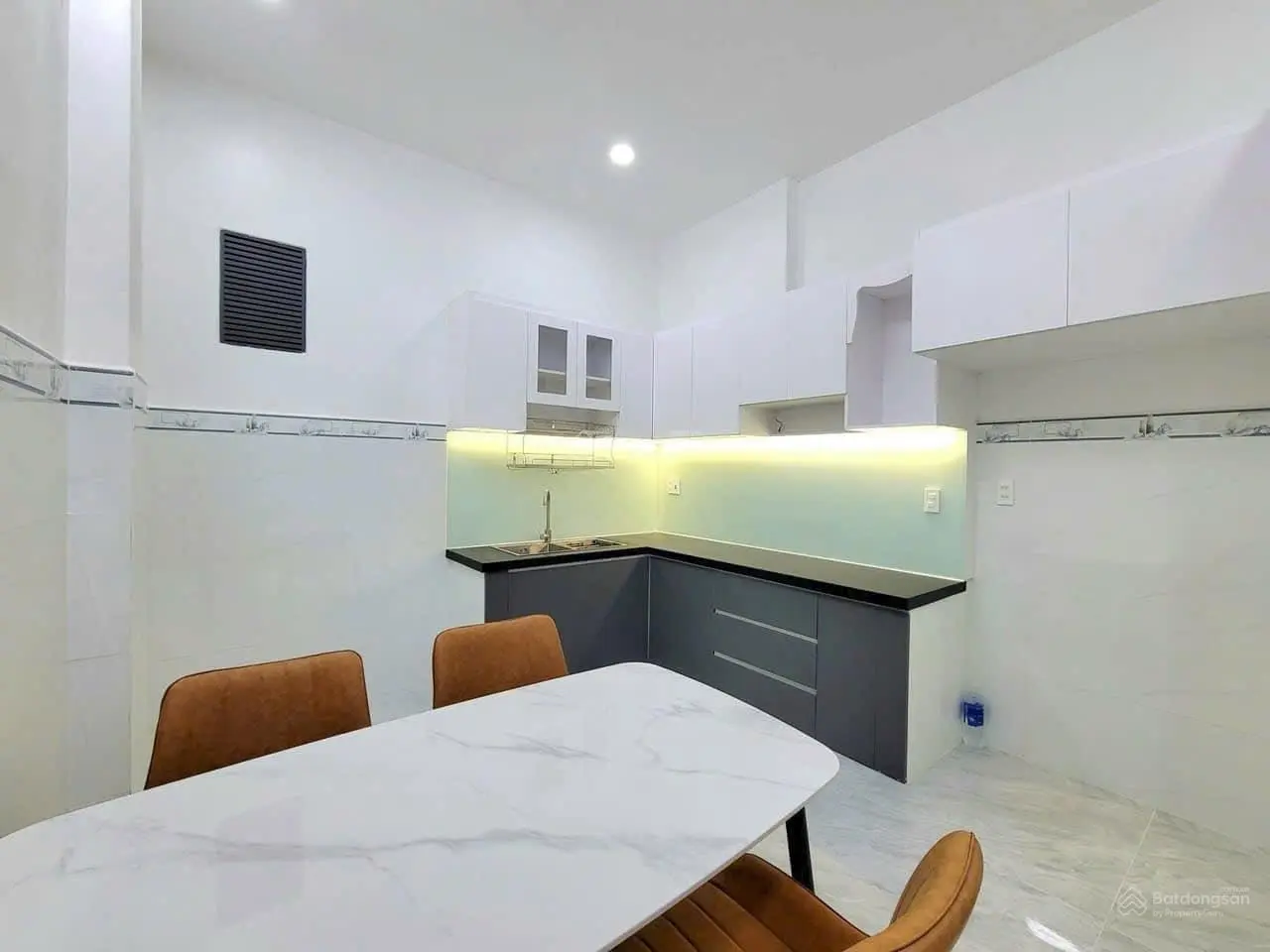 Nhà hẻm 1 sẹc đường Hậu Giang P6 Q6 giá 2tỷ200tr DT 34.9m2, đang cho thuê 7tr/tháng. Sổ hồng riêng