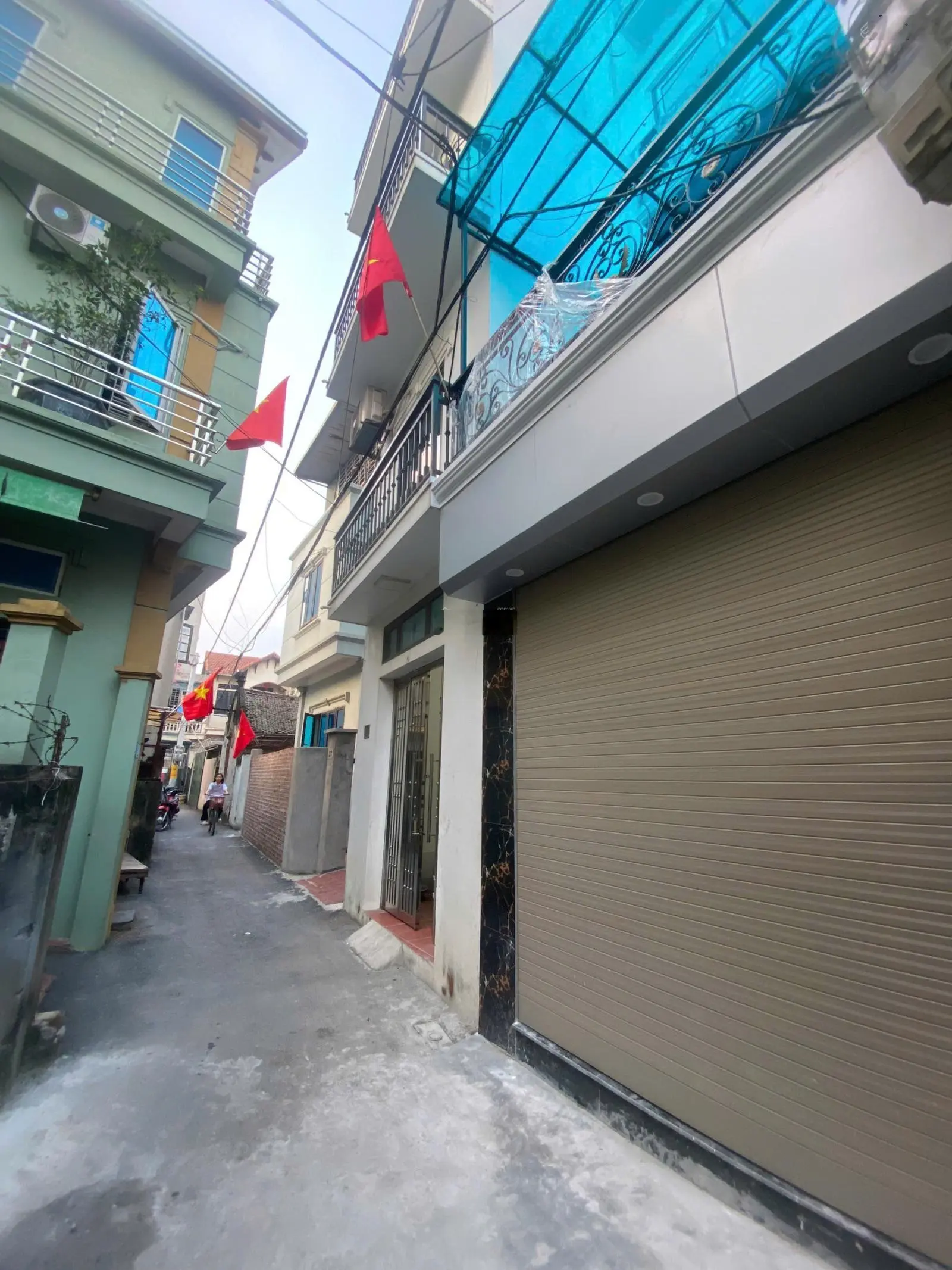 Tìm đâu ra căn xây độc lập. Ngõ thông tại Lại Yên. DT 49m2, 4 tầng. Cạnh Spendora. Giá 4.4 tỷ