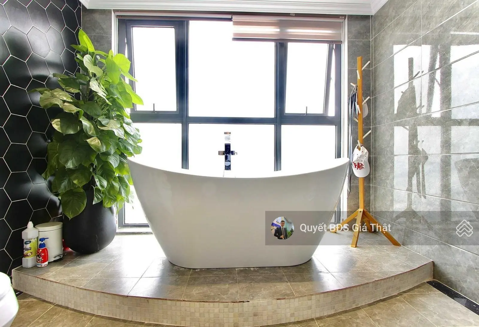 (Giá thật) Chính chủ bán căn 92m2 2PN + 2WC tầng trung BC Đông Nam giá 6.19 tỷ CC Gold Tower