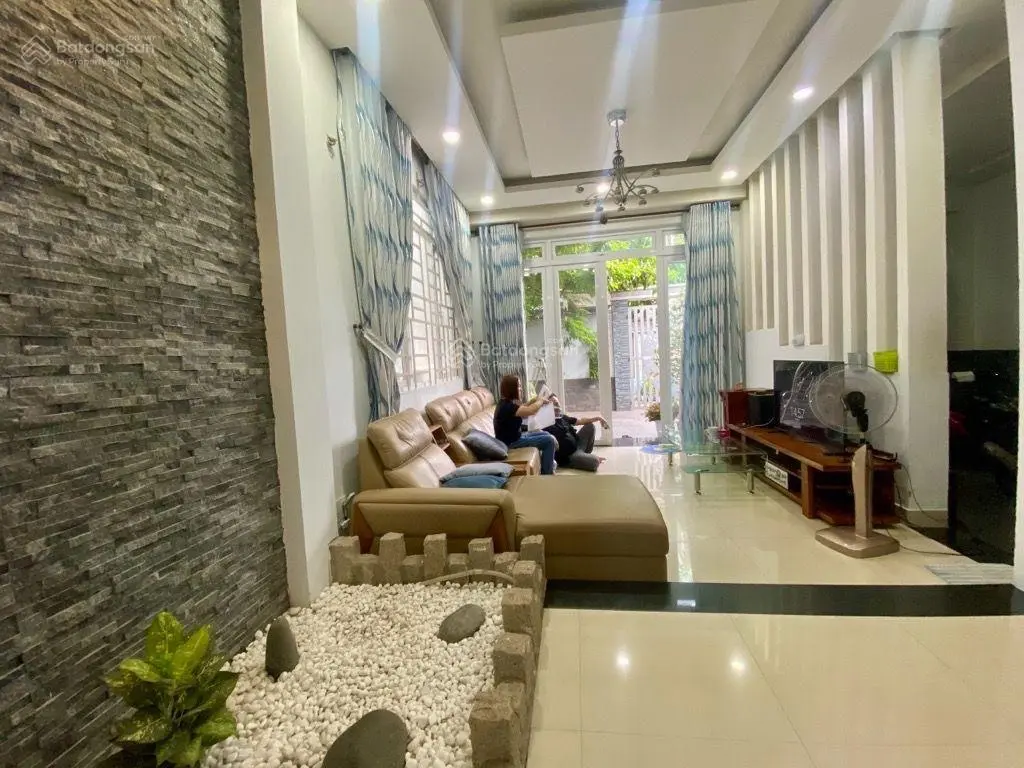 Nhà đẹp, p12, q.tân bình, xe hơi vô nhà, dt:72m2, 5tầng, (4*18m), nhỉng 12tỷ