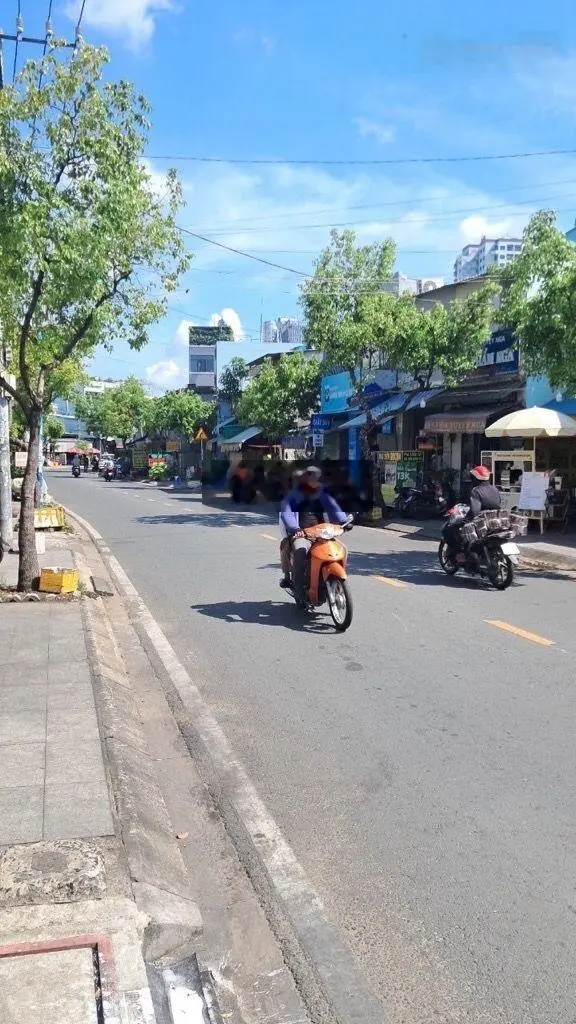 Bán nhà mặt tiền kinh doanh 2 tầng 64m2 đường Kênh Tân Hóa, P. Hòa Thạnh, Tân Phú