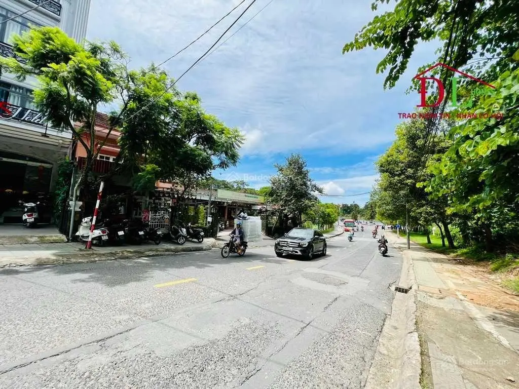 Bán khách sạn hai mặt tiền Bùi Thị Xuân phường 2 Đà Lạt gần ngay Hồ Xuân Hương
