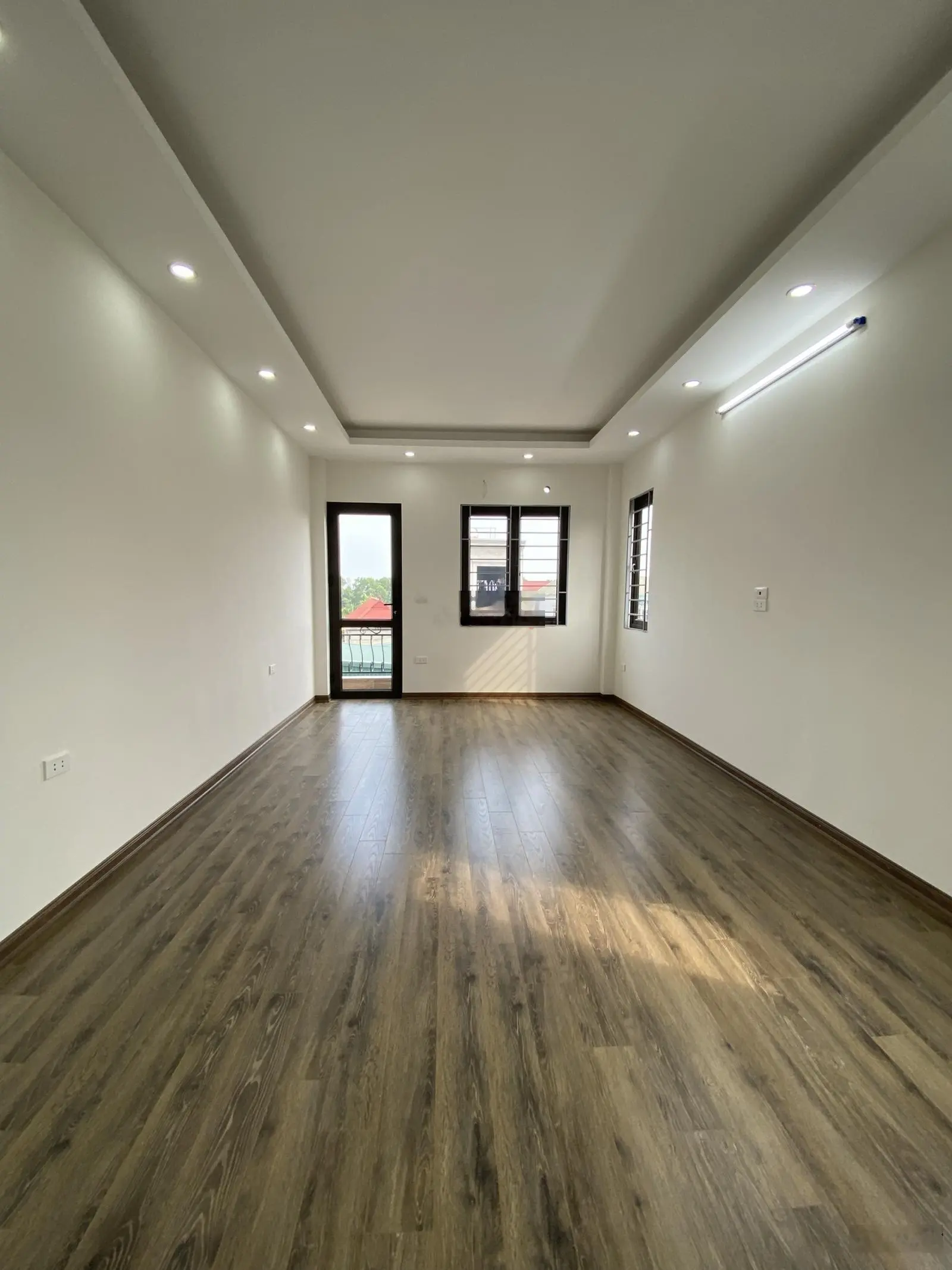 Tôi bán nhà xây độc lập tâm huyết tại biên giang, ô tô đỗ cửa, dt 32m2, 5 tầng. giá 3.4 tỷ