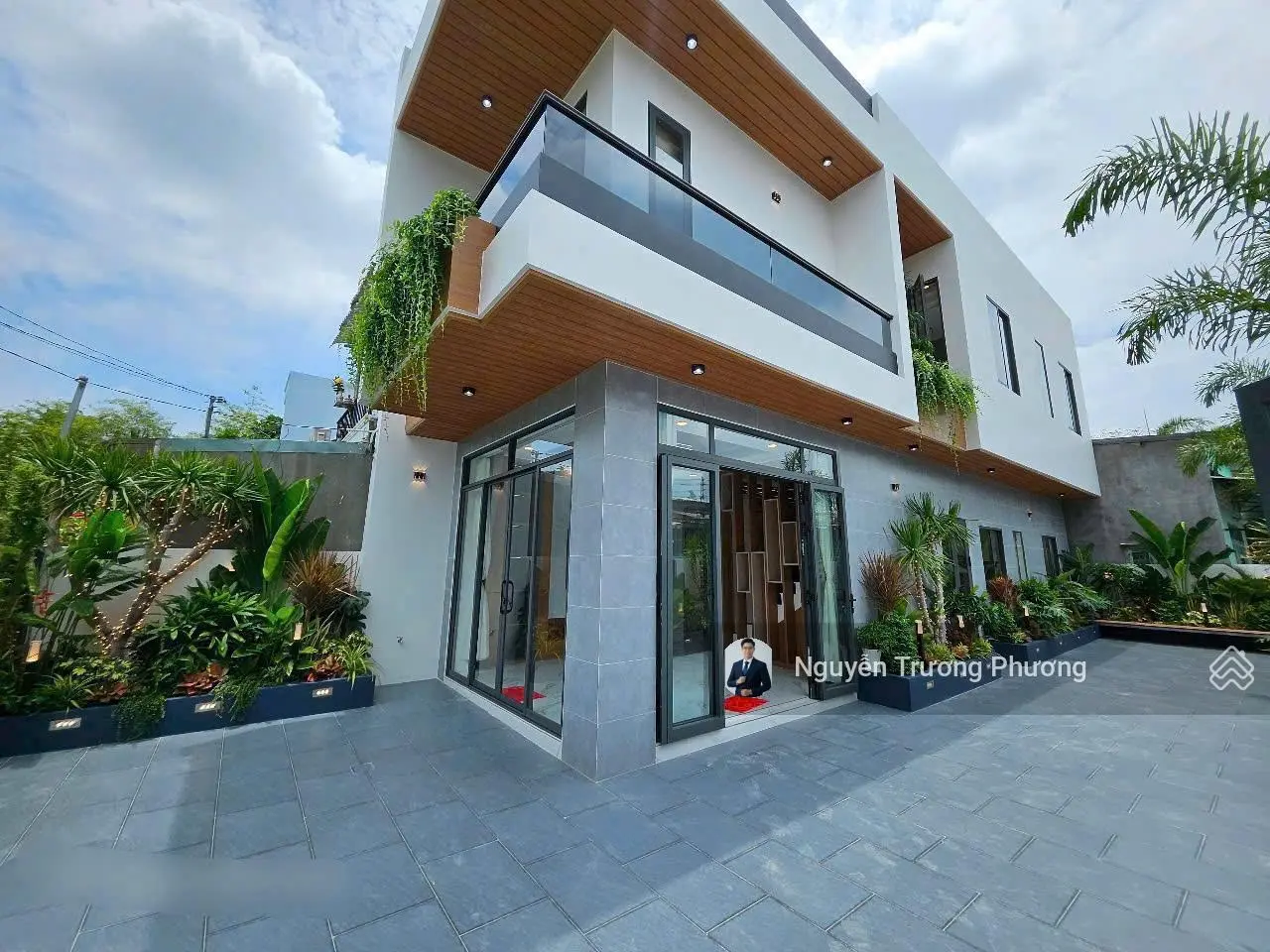 (18x8m)142m2 nhà căn góc 2mặt tiền 1 trệt 1lầu full thổ cư xây mới 100% thiết kế biệt thự vườn 2025